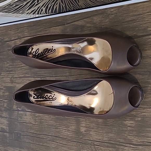 Authentic Gucci Stilleto Dark Brown Leather Heels - Picture 2 of 4